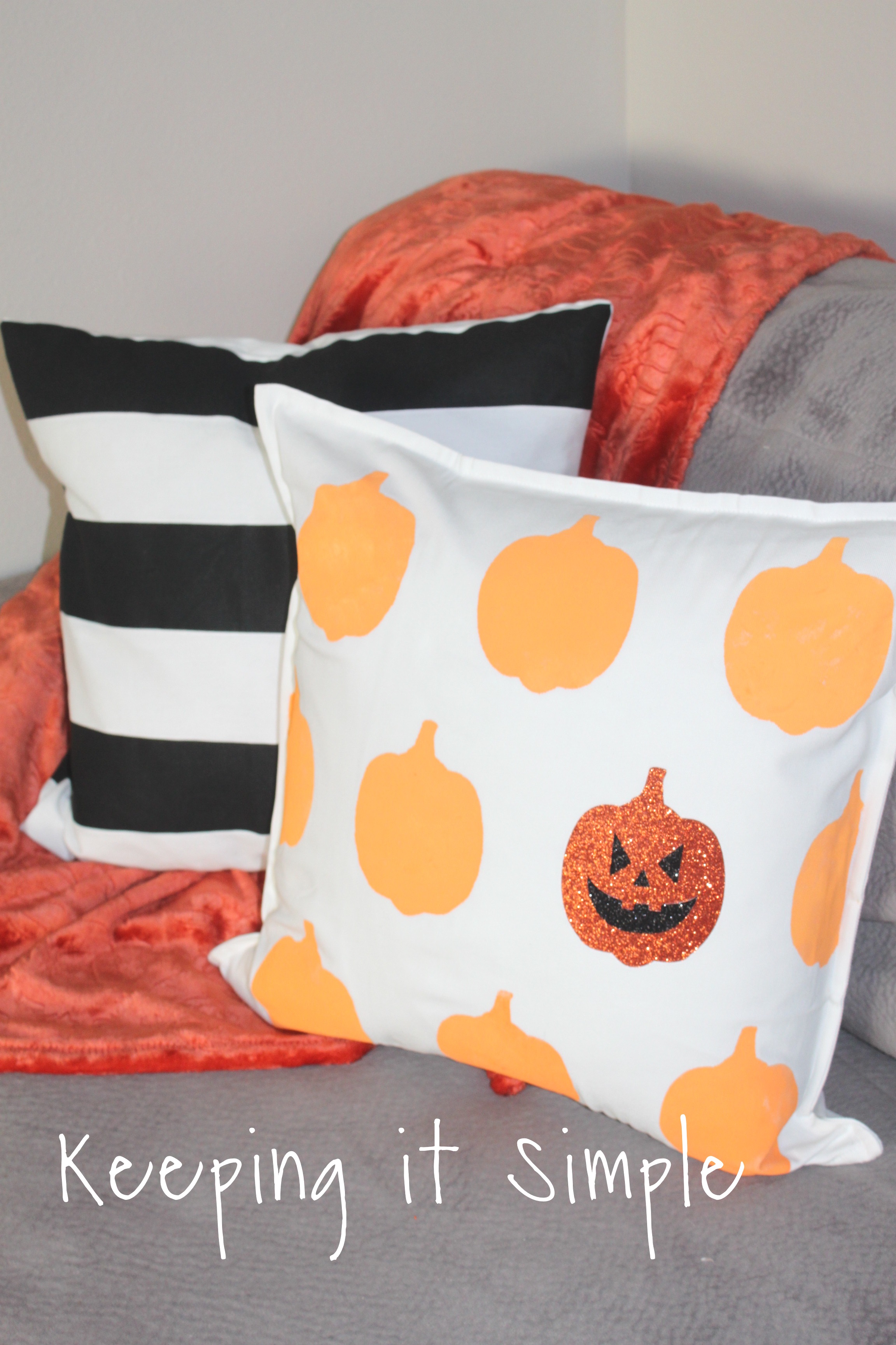 Halloweenpumpkinpillow (1)2 • Keeping it Simple
