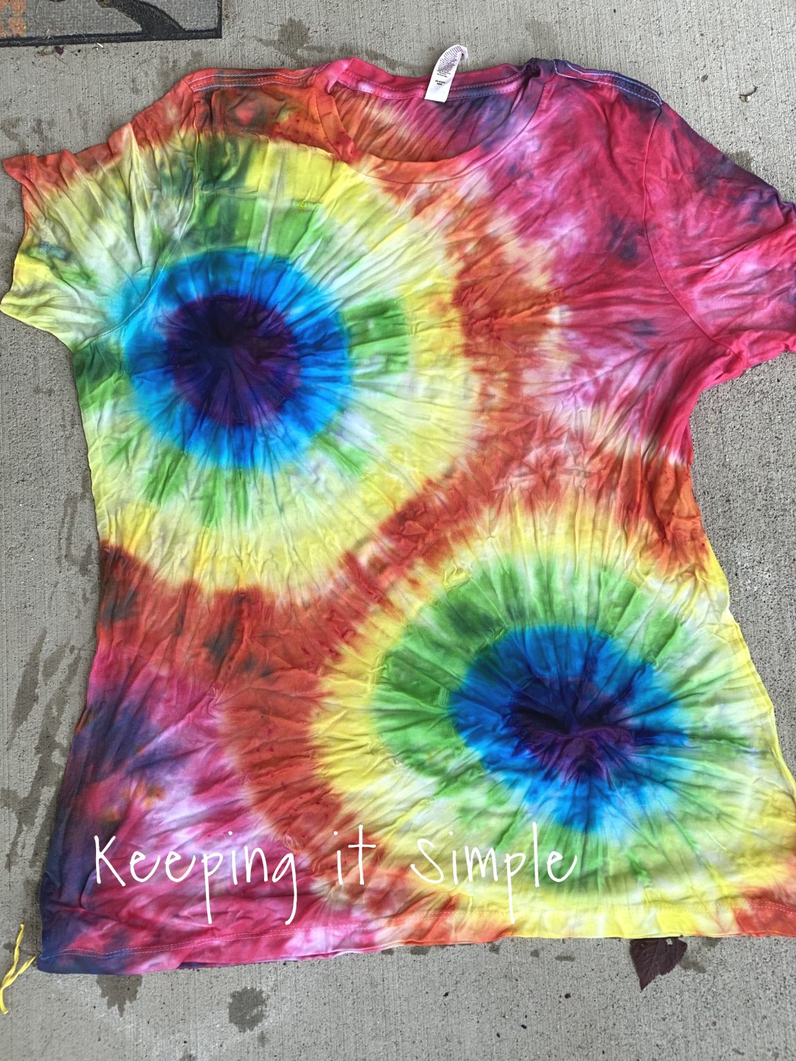 Tips and Tricks on How to Tie Dye Shirts • Keeping it Simple